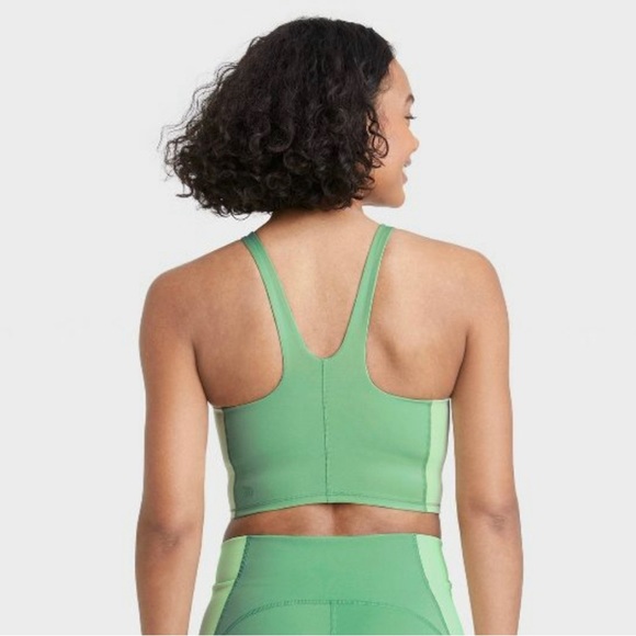 All in motion workout crop top - Picture 3 of 5